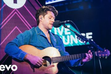 Niall Horan – Ceilings (Lizzy McAlpine cover) in the Live Lounge